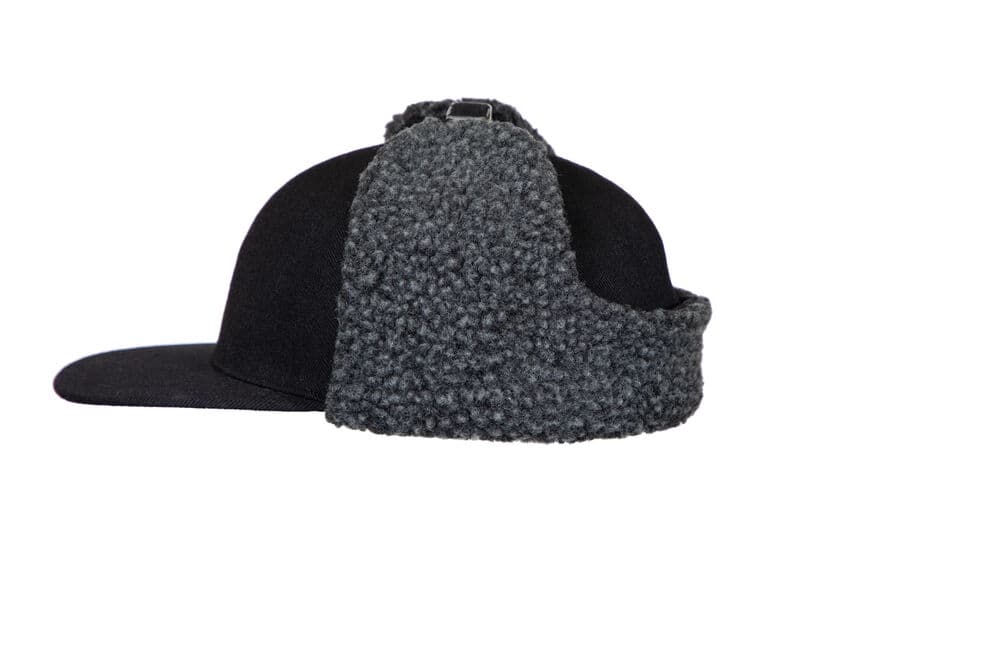 9082 GORRA CON OREJERAS
